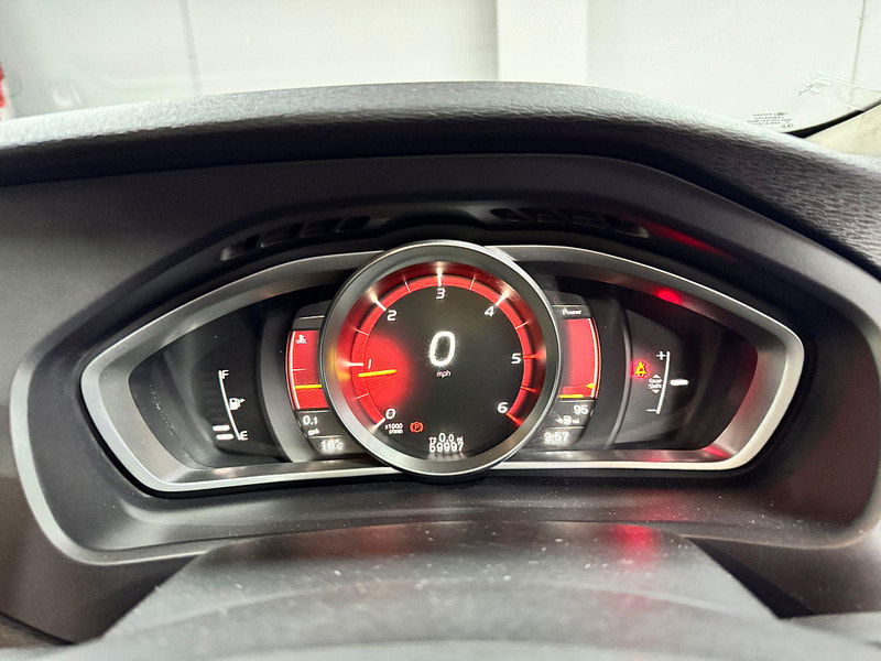 Volvo V40 2.0 D2 Inscription Euro 6 (s/s) 5dr 5dr Manual 2025