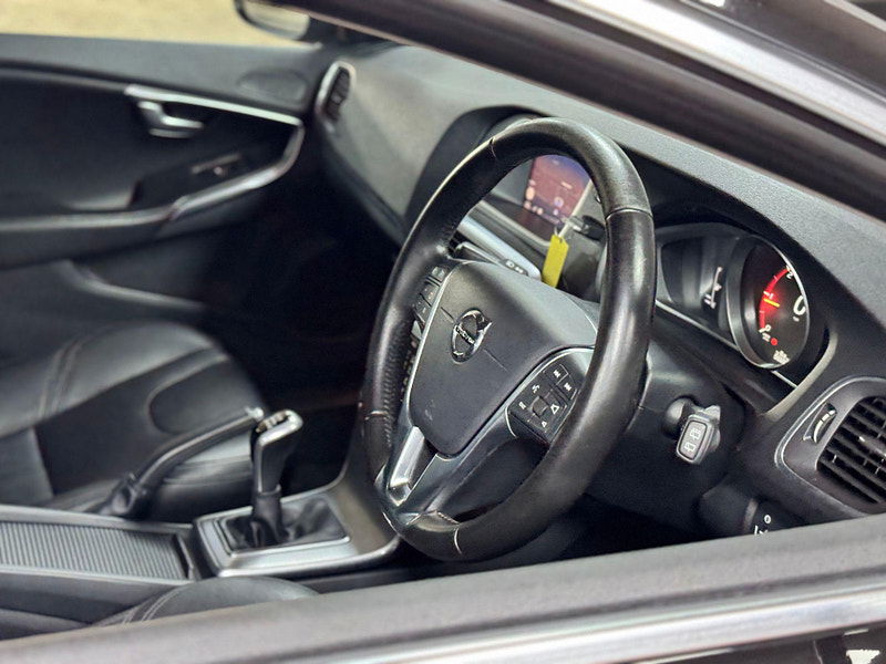 Volvo V40 2.0 D2 Inscription Euro 6 (s/s) 5dr 5dr Manual 2025