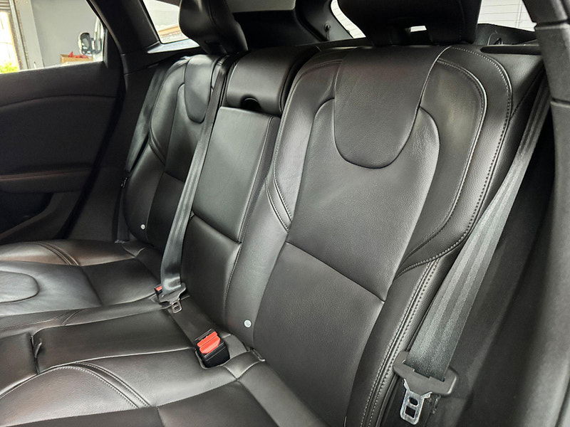 Volvo V40 2.0 D2 Inscription Euro 6 (s/s) 5dr 5dr Manual 2025