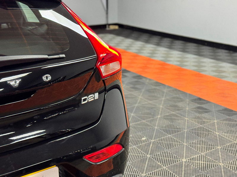 Volvo V40 2.0 D2 Inscription Euro 6 (s/s) 5dr 5dr Manual 2025