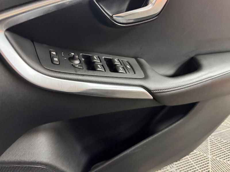 Volvo V40 2.0 D2 Inscription Euro 6 (s/s) 5dr 5dr Manual 2025