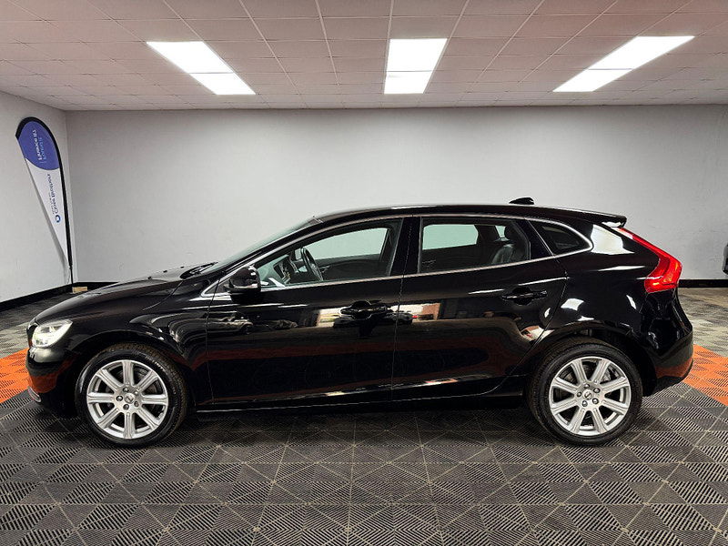Volvo V40 2.0 D2 Inscription Euro 6 (s/s) 5dr 5dr Manual 2025