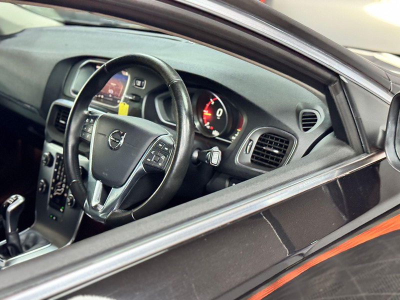 Volvo V40 2.0 D2 Inscription Euro 6 (s/s) 5dr 5dr Manual 2025