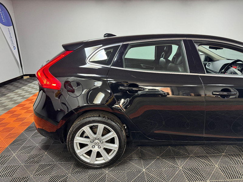 Volvo V40 2.0 D2 Inscription Euro 6 (s/s) 5dr 5dr Manual 2025