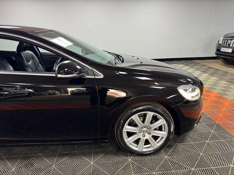 Volvo V40 2.0 D2 Inscription Euro 6 (s/s) 5dr 5dr Manual 2025