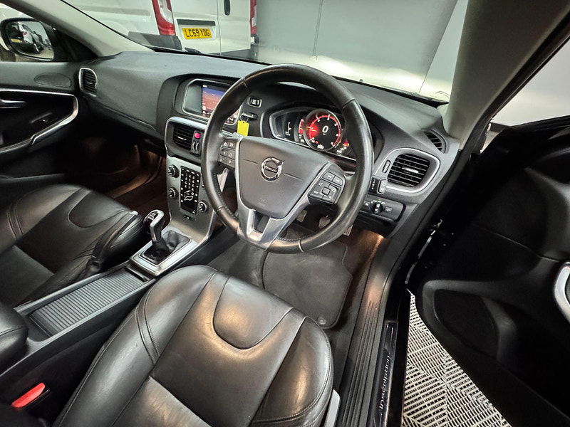 Volvo V40 2.0 D2 Inscription Euro 6 (s/s) 5dr 5dr Manual 2025