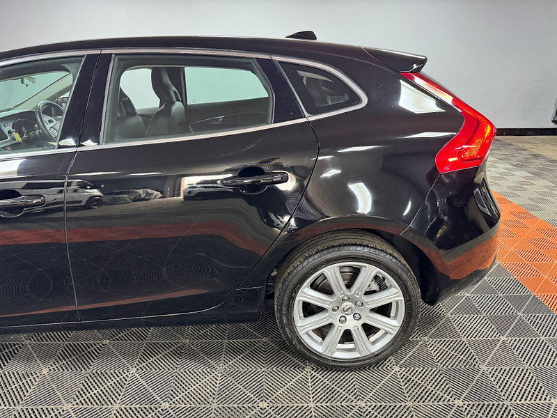 Volvo V40 2.0 D2 Inscription Euro 6 (s/s) 5dr 5dr Manual 2025