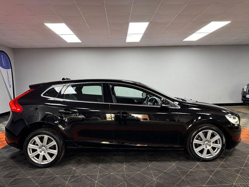 Volvo V40 2.0 D2 Inscription Euro 6 (s/s) 5dr 5dr Manual 2025