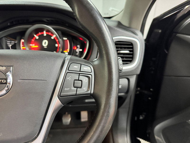 Volvo V40 2.0 D2 Inscription Euro 6 (s/s) 5dr 5dr Manual 2025