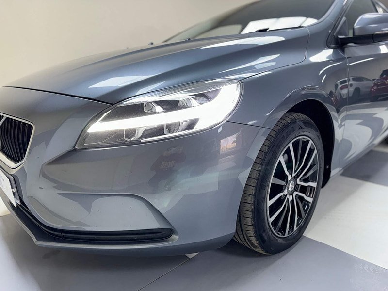 Volvo V40 2.0 D2 Momentum Euro 6 (s/s) 5dr 5dr Manual 2024