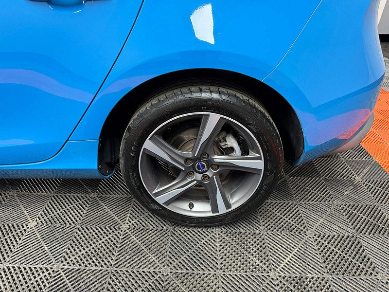 Volvo V40 2.0 D2 R-Design Nav Euro 6 (s/s) 5dr 5dr Manual 2025