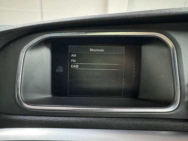 Volvo V40 2.0 D2 R-Design Nav Euro 6 (s/s) 5dr 5dr Manual 2025