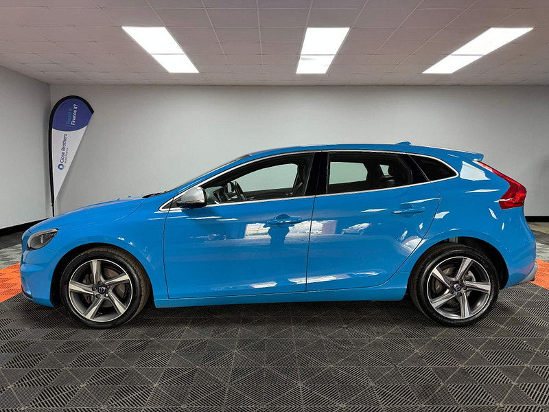 Volvo V40 2.0 D2 R-Design Nav Euro 6 (s/s) 5dr 5dr Manual 2025
