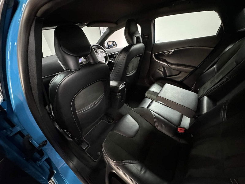 Volvo V40 2.0 D2 R-Design Nav Euro 6 (s/s) 5dr 5dr Manual 2025