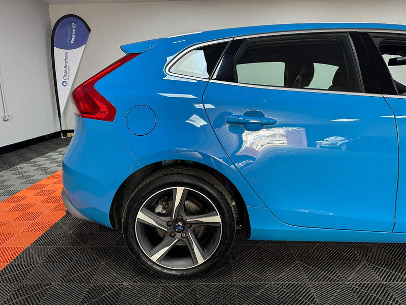 Volvo V40 2.0 D2 R-Design Nav Euro 6 (s/s) 5dr 5dr Manual 2025