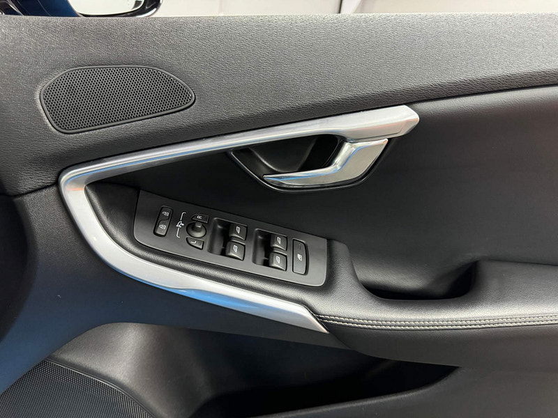 Volvo V40 2.0 D2 R-Design Nav Euro 6 (s/s) 5dr 5dr Manual 2025