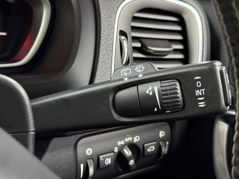Volvo V40 2.0 D2 R-Design Nav Euro 6 (s/s) 5dr 5dr Manual 2025