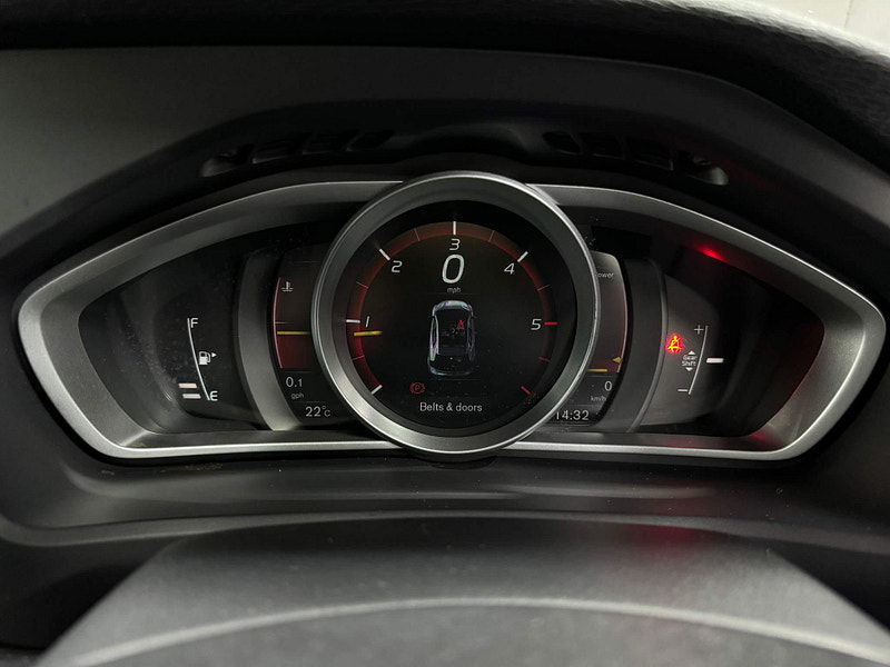 Volvo V40 2.0 D2 R-Design Nav Euro 6 (s/s) 5dr 5dr Manual 2025