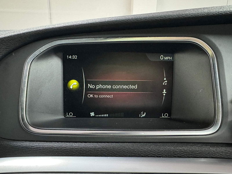Volvo V40 2.0 D2 R-Design Nav Euro 6 (s/s) 5dr 5dr Manual 2025