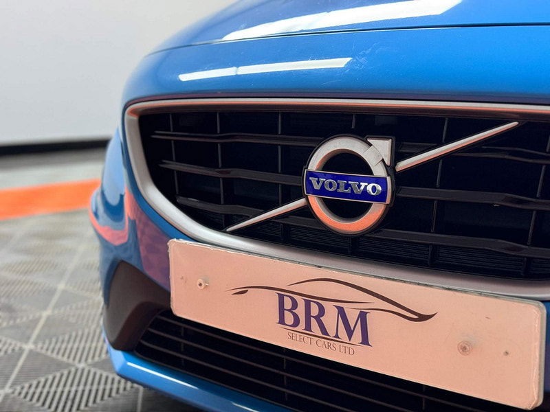 Volvo V40 2.0 D2 R-Design Nav Euro 6 (s/s) 5dr 5dr Manual 2025