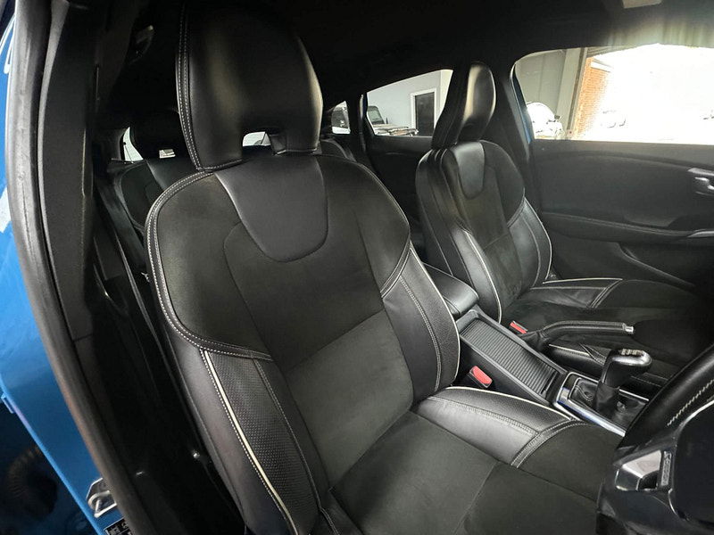 Volvo V40 2.0 D2 R-Design Nav Euro 6 (s/s) 5dr 5dr Manual 2025