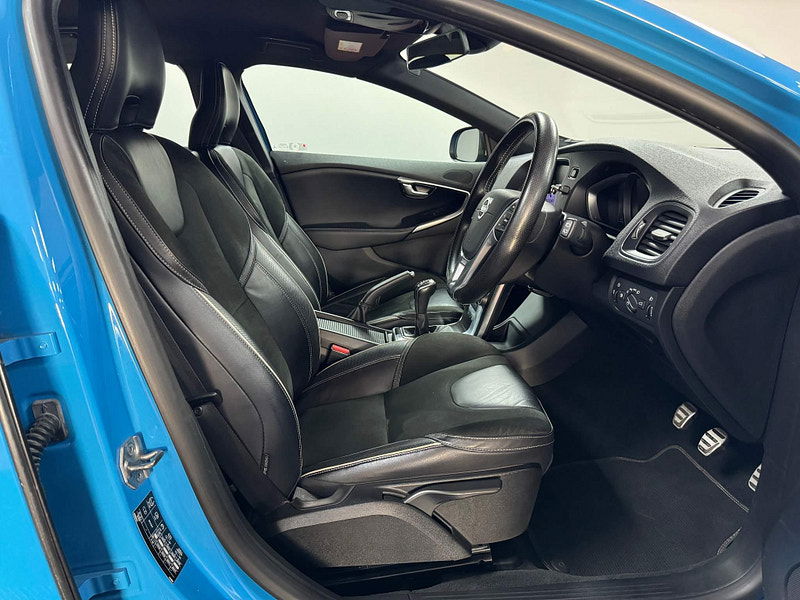 Volvo V40 2.0 D2 R-Design Nav Euro 6 (s/s) 5dr 5dr Manual 2025
