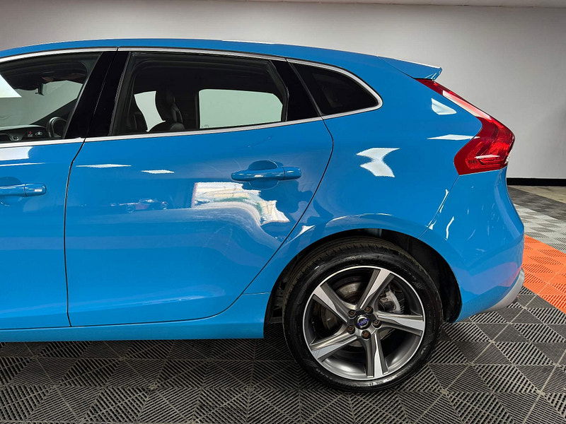 Volvo V40 2.0 D2 R-Design Nav Euro 6 (s/s) 5dr 5dr Manual 2025