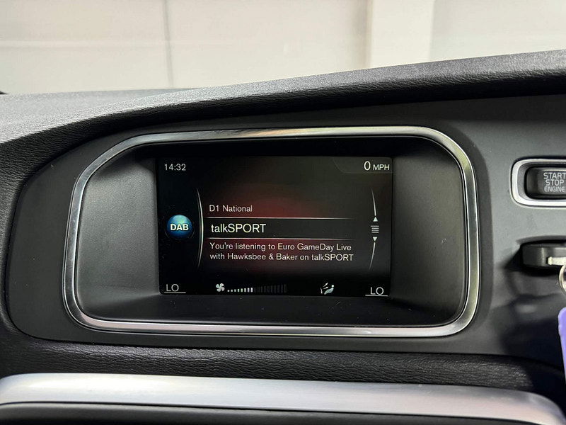 Volvo V40 2.0 D2 R-Design Nav Euro 6 (s/s) 5dr 5dr Manual 2025