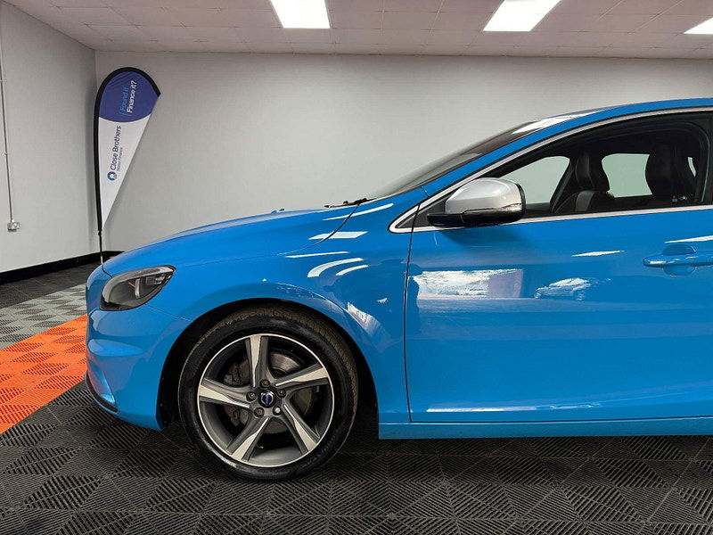 Volvo V40 2.0 D2 R-Design Nav Euro 6 (s/s) 5dr 5dr Manual 2025