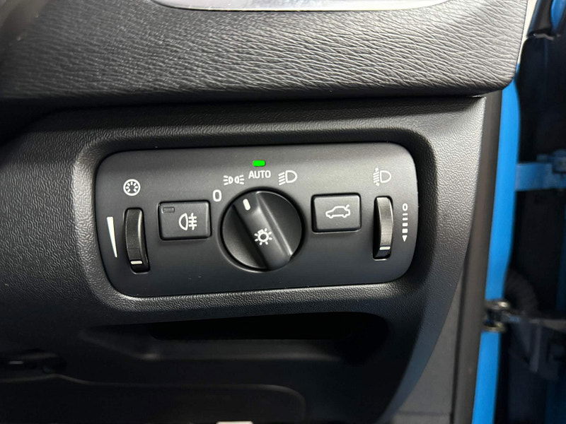 Volvo V40 2.0 D2 R-Design Nav Euro 6 (s/s) 5dr 5dr Manual 2025