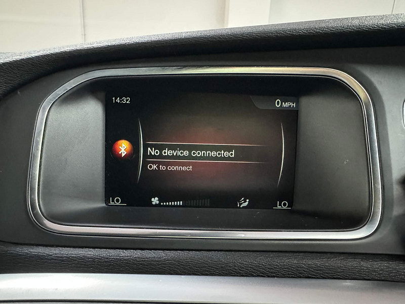 Volvo V40 2.0 D2 R-Design Nav Euro 6 (s/s) 5dr 5dr Manual 2025