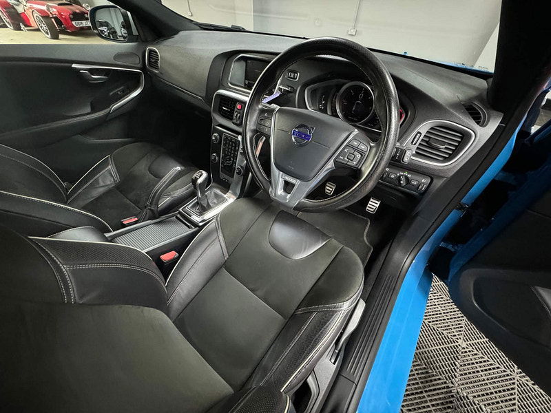 Volvo V40 2.0 D2 R-Design Nav Euro 6 (s/s) 5dr 5dr Manual 2025