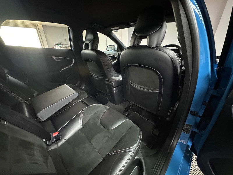 Volvo V40 2.0 D2 R-Design Nav Euro 6 (s/s) 5dr 5dr Manual 2025