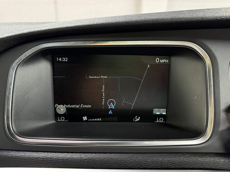Volvo V40 2.0 D2 R-Design Nav Euro 6 (s/s) 5dr 5dr Manual 2025