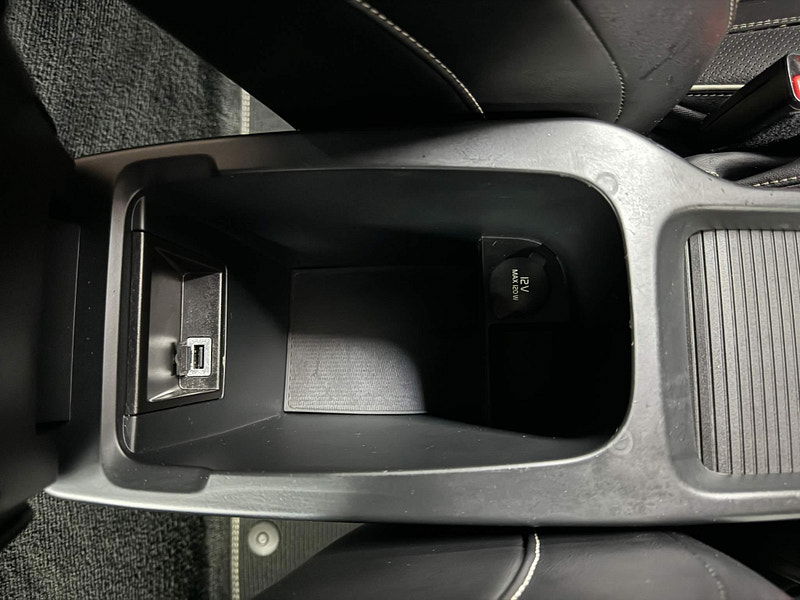 Volvo V40 2.0 D2 R-Design Nav Euro 6 (s/s) 5dr 5dr Manual 2025