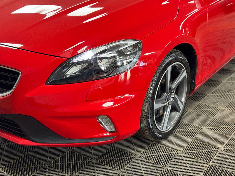 Volvo V40 2.0 D3 R-Design Nav Auto Euro 6 (s/s) 5dr 5dr Automatic 2025