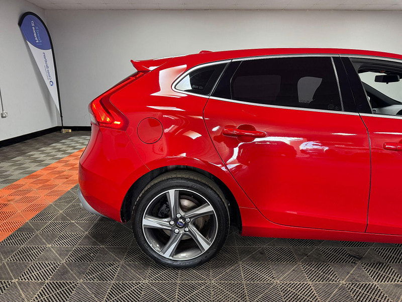 Volvo V40 2.0 D3 R-Design Nav Auto Euro 6 (s/s) 5dr 5dr Automatic 2025