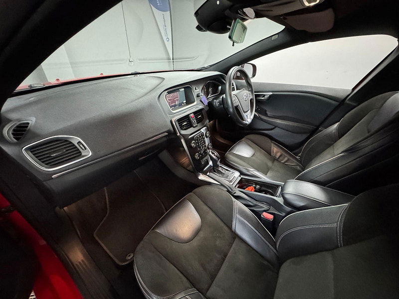 Volvo V40 2.0 D3 R-Design Nav Auto Euro 6 (s/s) 5dr 5dr Automatic 2025