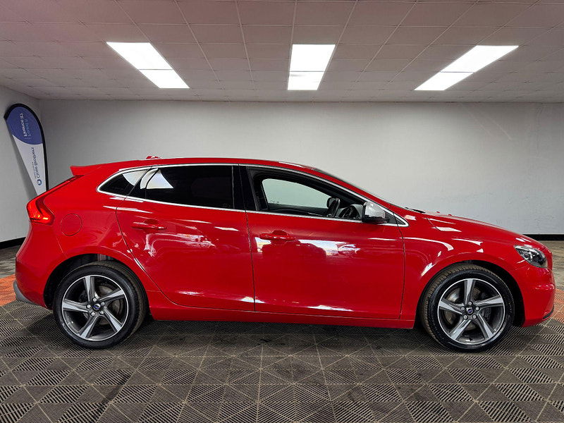 Volvo V40 2.0 D3 R-Design Nav Auto Euro 6 (s/s) 5dr 5dr Automatic 2025