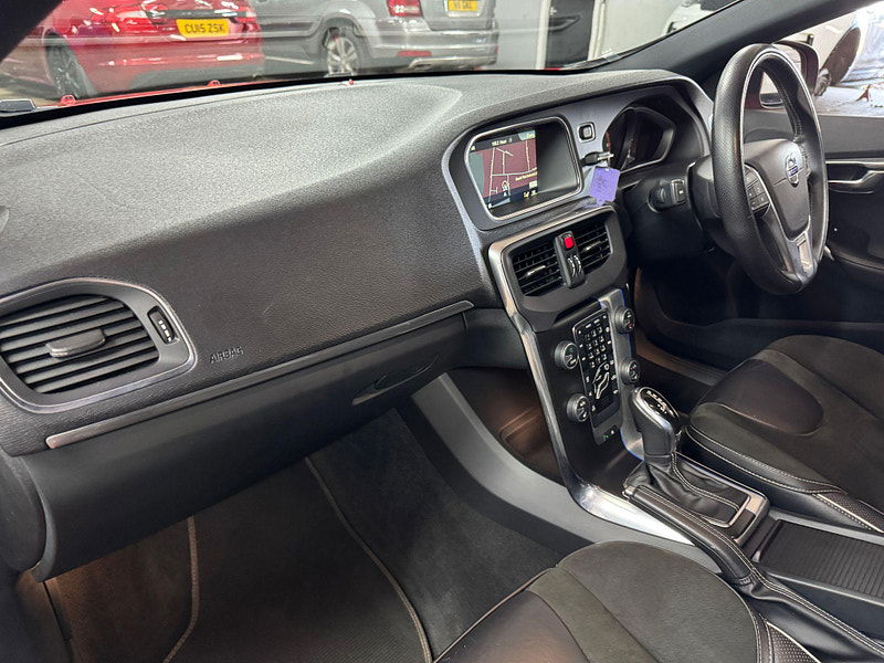 Volvo V40 2.0 D3 R-Design Nav Auto Euro 6 (s/s) 5dr 5dr Automatic 2025