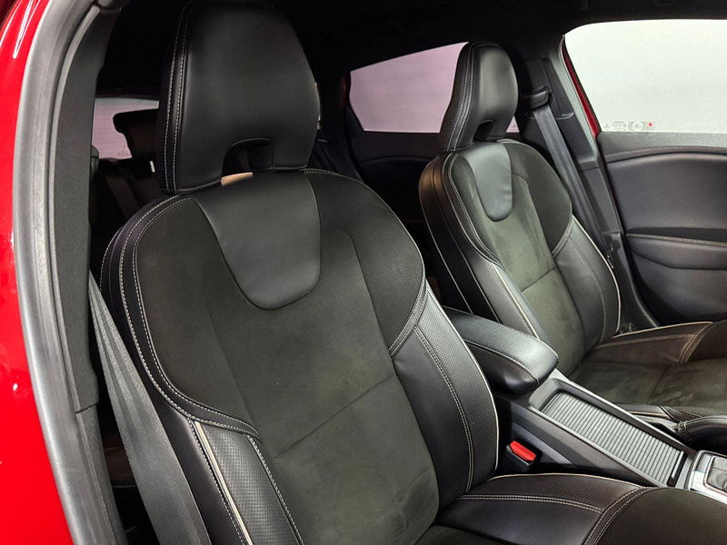 Volvo V40 2.0 D3 R-Design Nav Auto Euro 6 (s/s) 5dr 5dr Automatic 2025