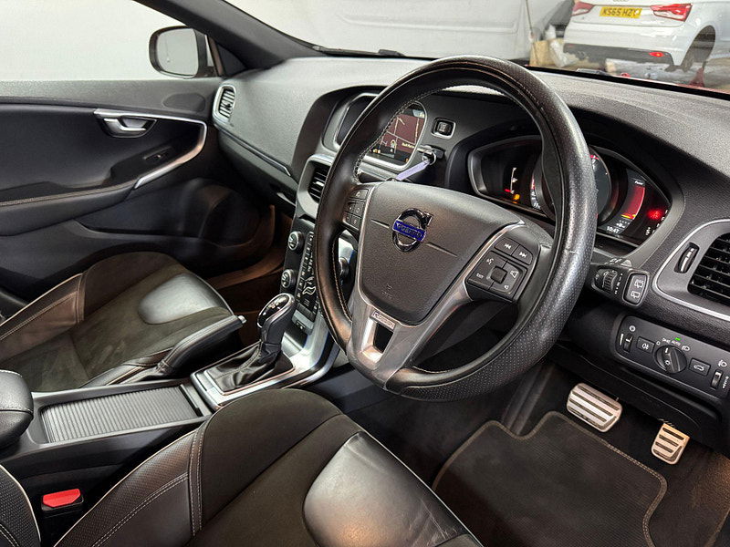 Volvo V40 2.0 D3 R-Design Nav Auto Euro 6 (s/s) 5dr 5dr Automatic 2025
