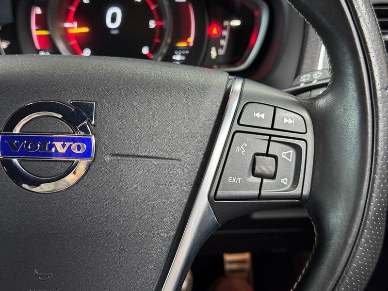 Volvo V40 2.0 D3 R-Design Nav Auto Euro 6 (s/s) 5dr 5dr Automatic 2025