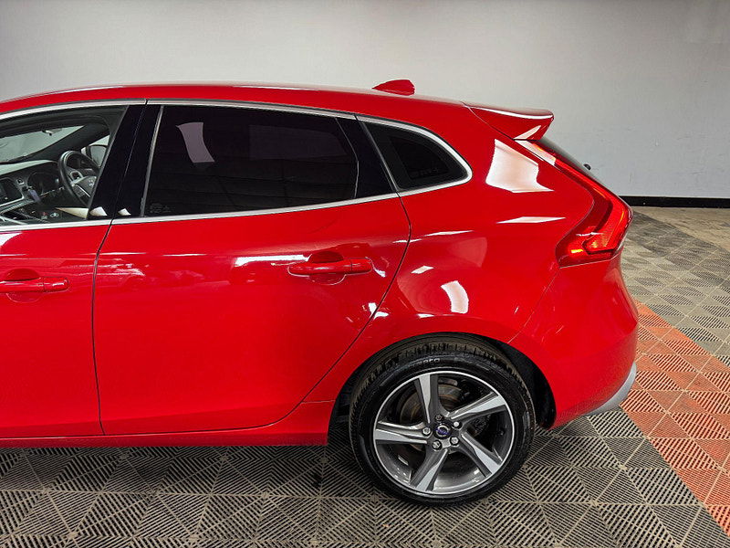 Volvo V40 2.0 D3 R-Design Nav Auto Euro 6 (s/s) 5dr 5dr Automatic 2025