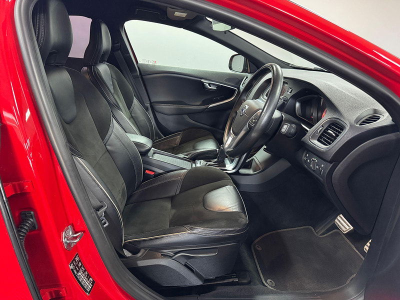 Volvo V40 2.0 D3 R-Design Nav Auto Euro 6 (s/s) 5dr 5dr Automatic 2025