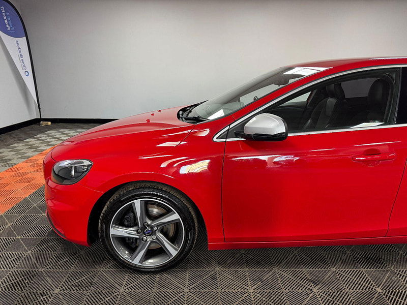 Volvo V40 2.0 D3 R-Design Nav Auto Euro 6 (s/s) 5dr 5dr Automatic 2025