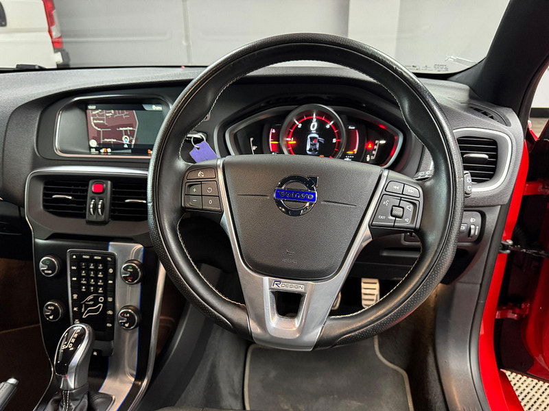 Volvo V40 2.0 D3 R-Design Nav Auto Euro 6 (s/s) 5dr 5dr Automatic 2025