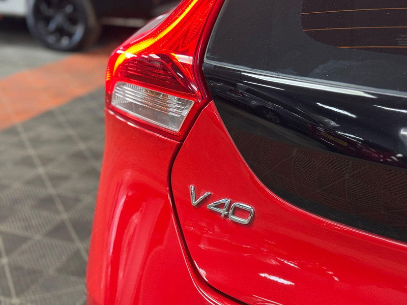Volvo V40 2.0 D3 R-Design Nav Auto Euro 6 (s/s) 5dr 5dr Automatic 2025