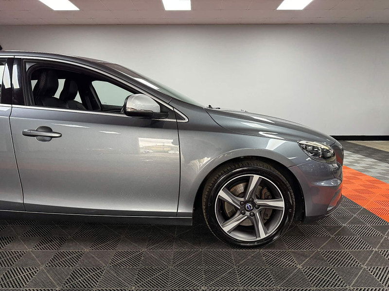 Volvo V40 2.0 D4 R-Design Lux Nav Auto Euro 6 (s/s) 5dr 5dr Automatic 2024