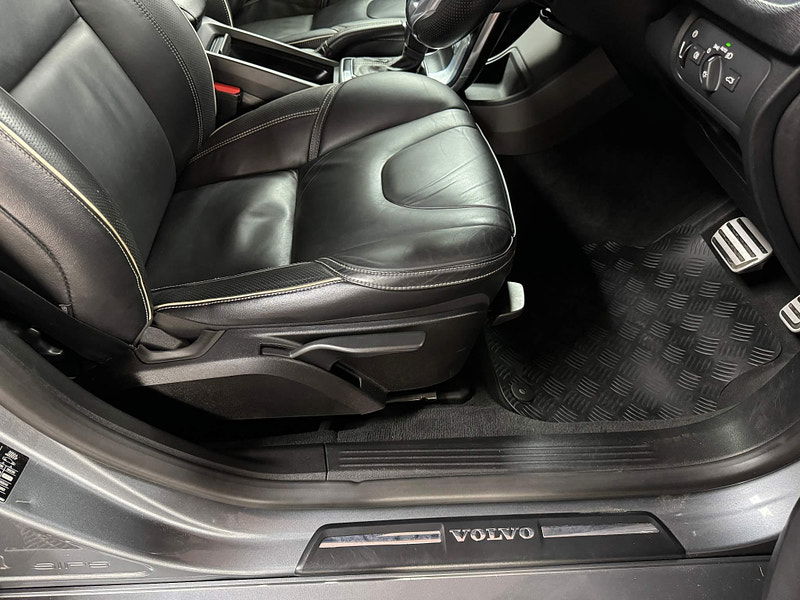 Volvo V40 2.0 D4 R-Design Lux Nav Auto Euro 6 (s/s) 5dr 5dr Automatic 2024